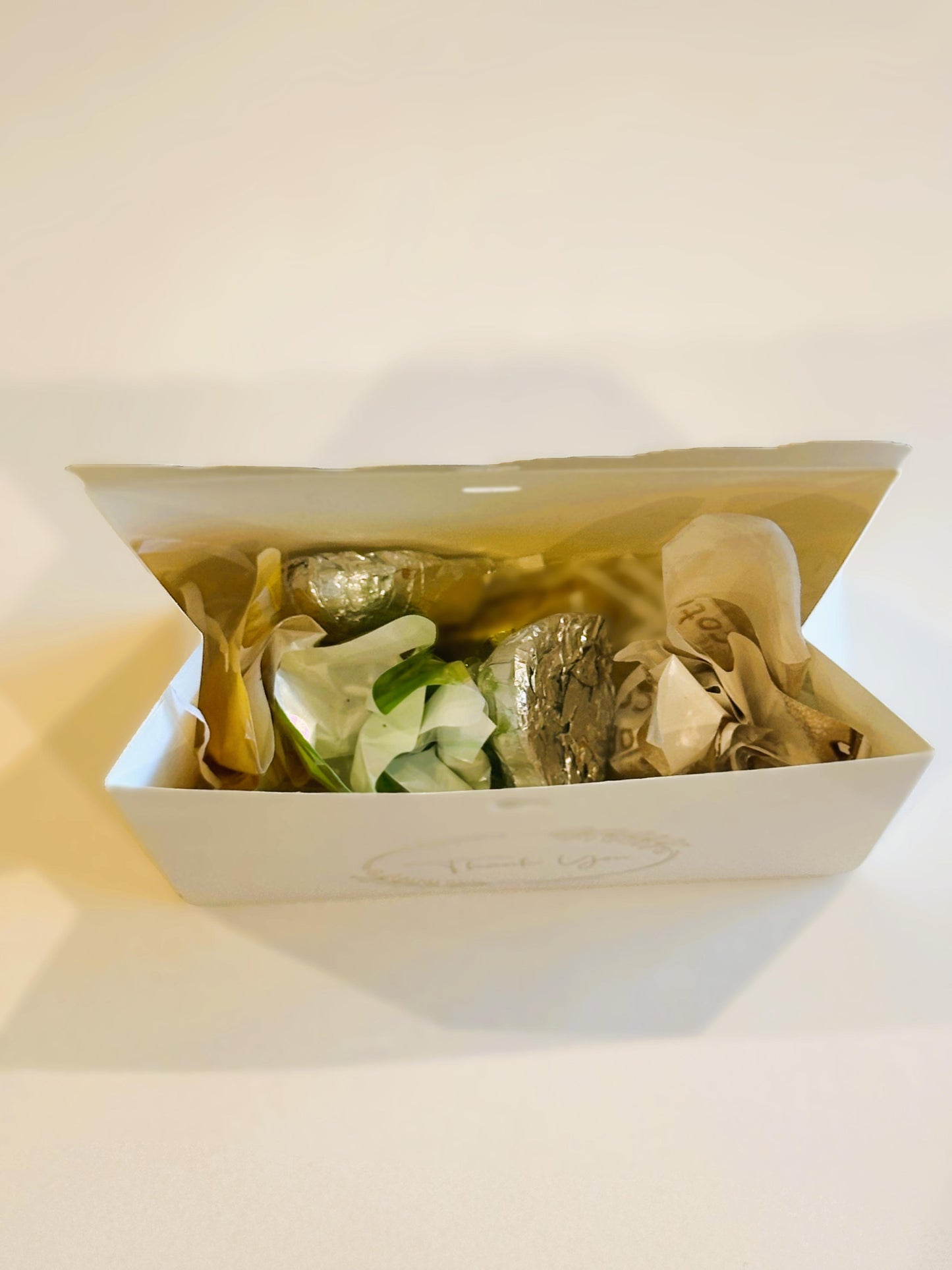 Folded  box - white/gold